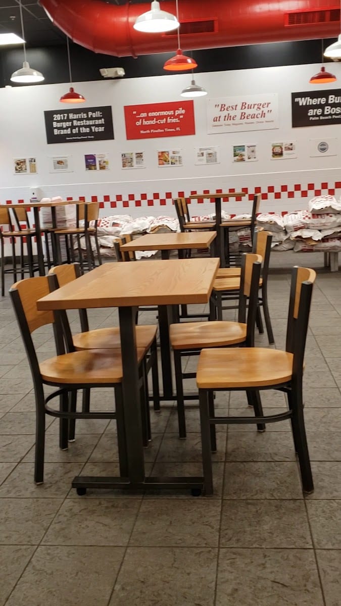 Five Guys, photo 3