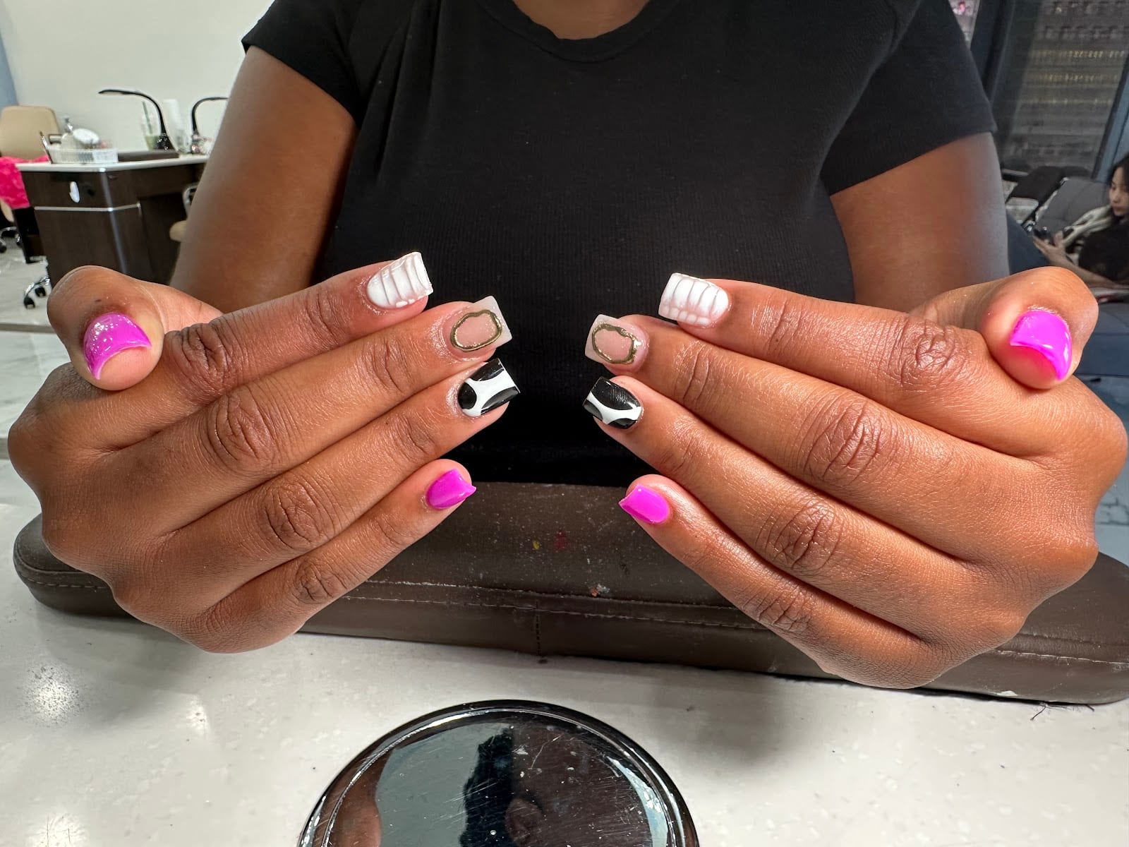 Queen Nails, photo 2