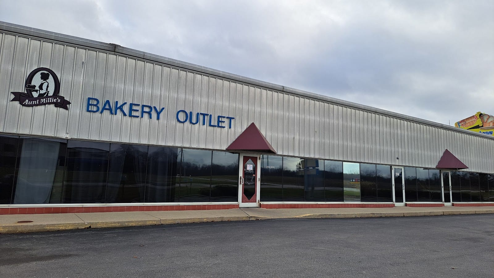 Aunt Millie's Bakery Outlet Ft. Wayne, IN, photo 2