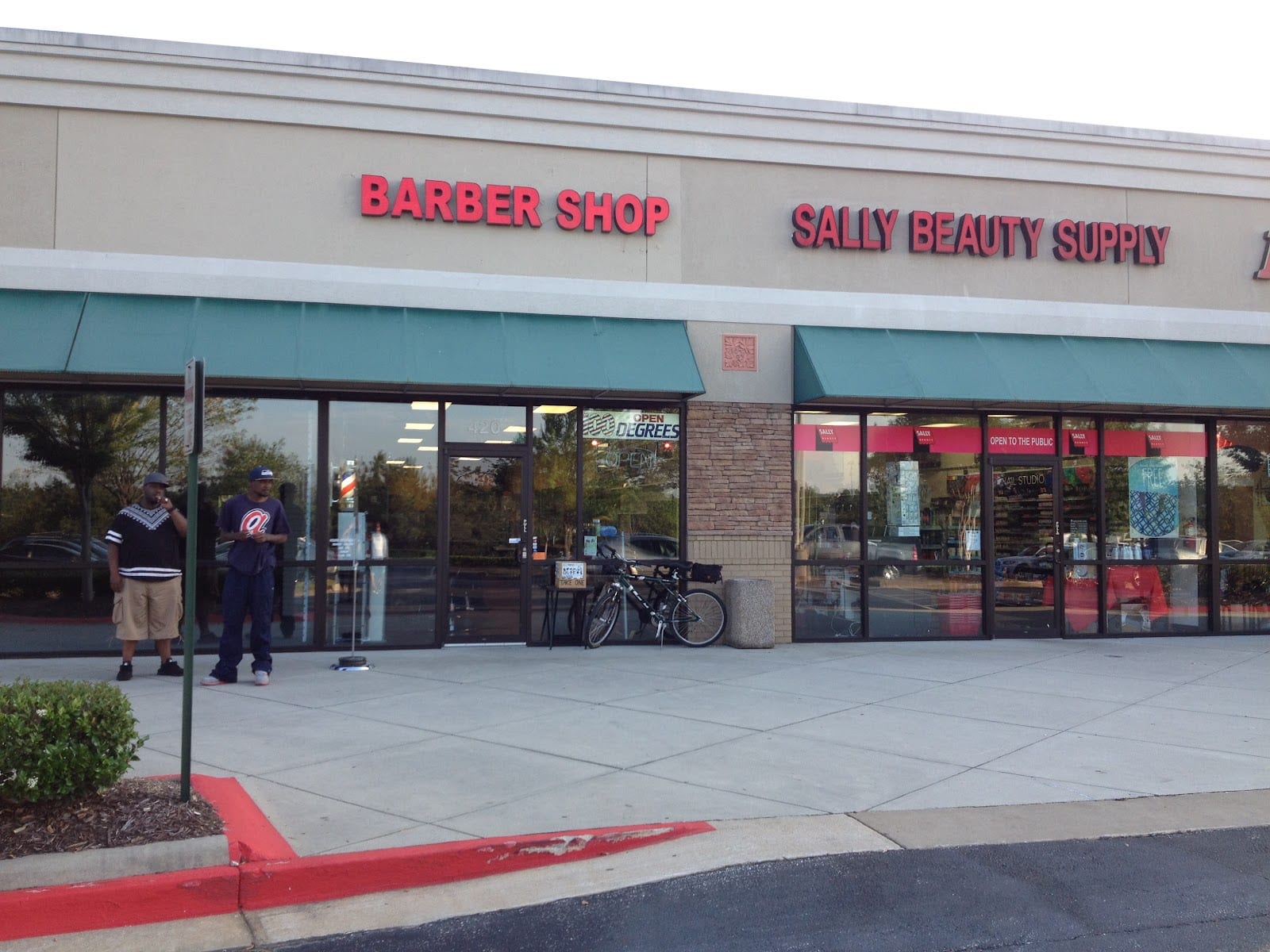 100 Degrees Barber Shop, photo 4