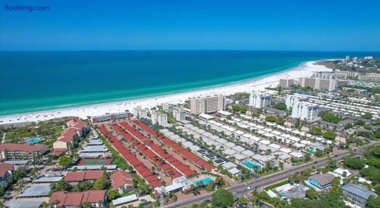 Siesta Key Beach - 2 Bedroom - 3 Beds - 3 Bathroom Duplex with Heated Swimming Pool, photo 2