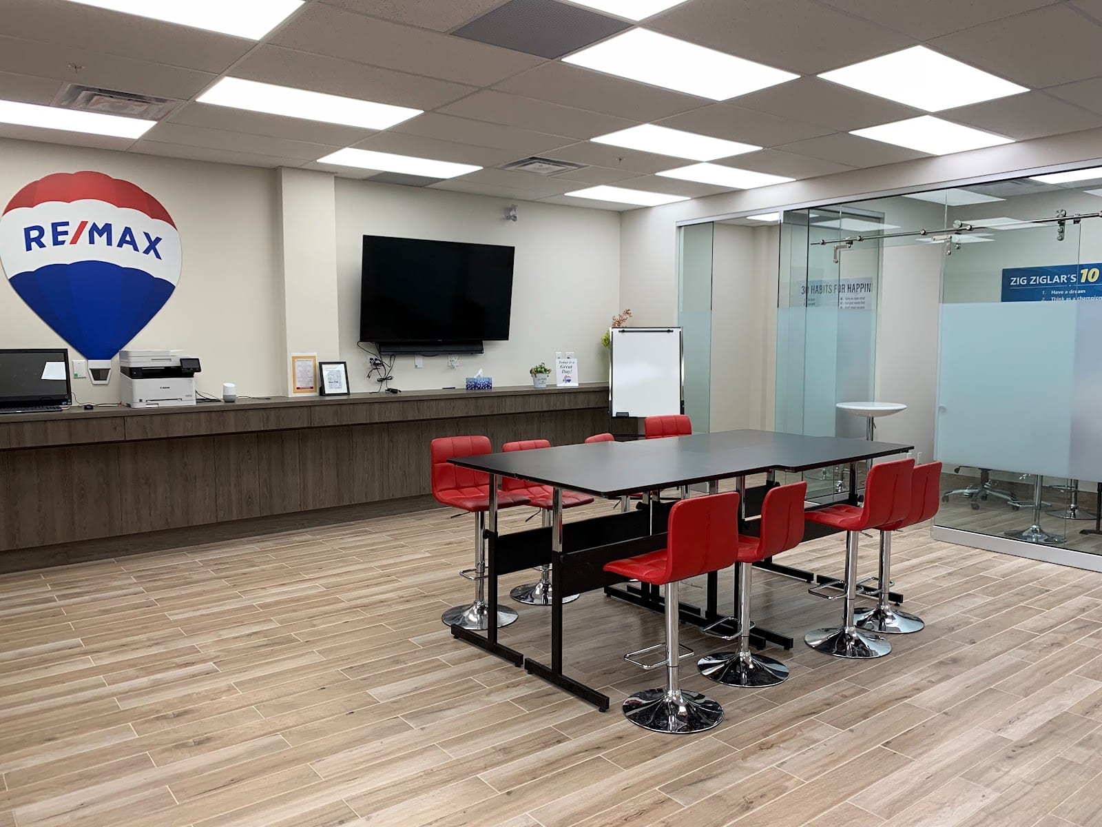 Jason Yu Team 地產三兄妹 RE/MAX PARTNERS, photo 2