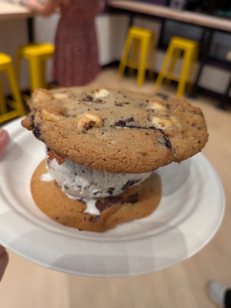 Insomnia Cookies