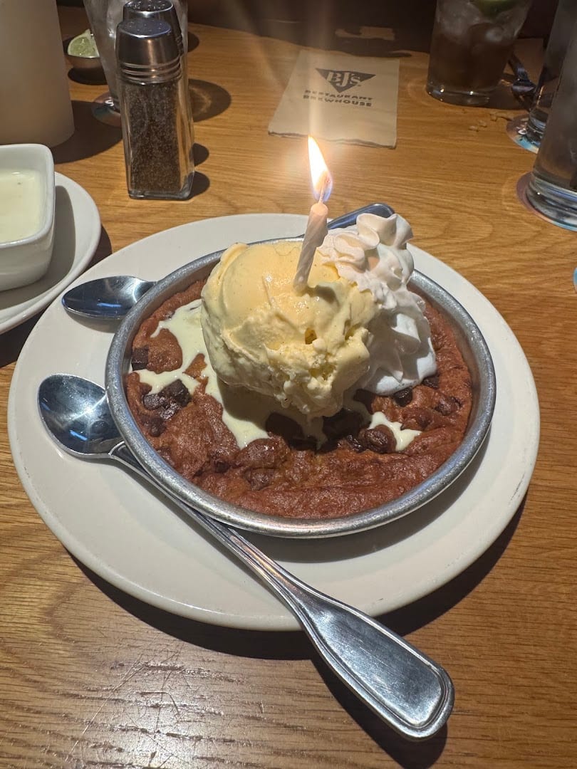 BJ's Restaurant & Brewhouse, photo 4