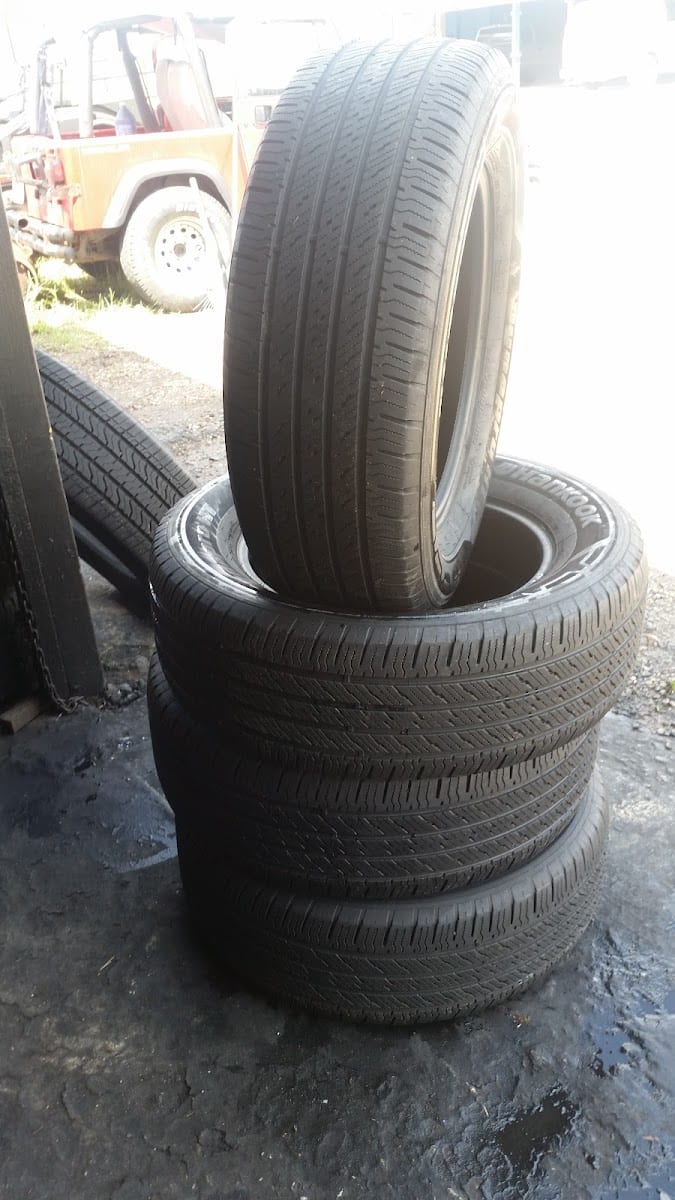 Velasquez tire shop, photo 3