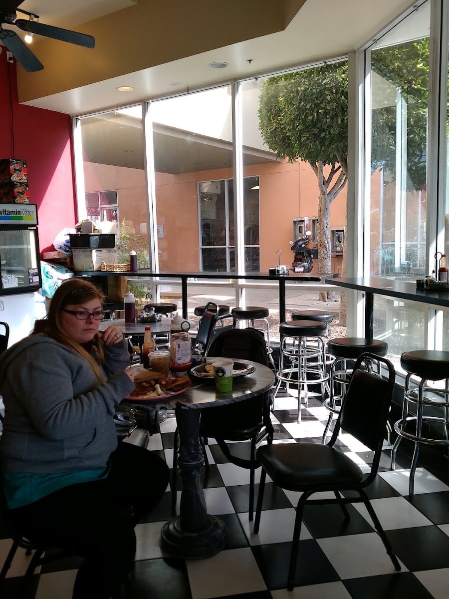 Tiffanys Cafe, photo 2