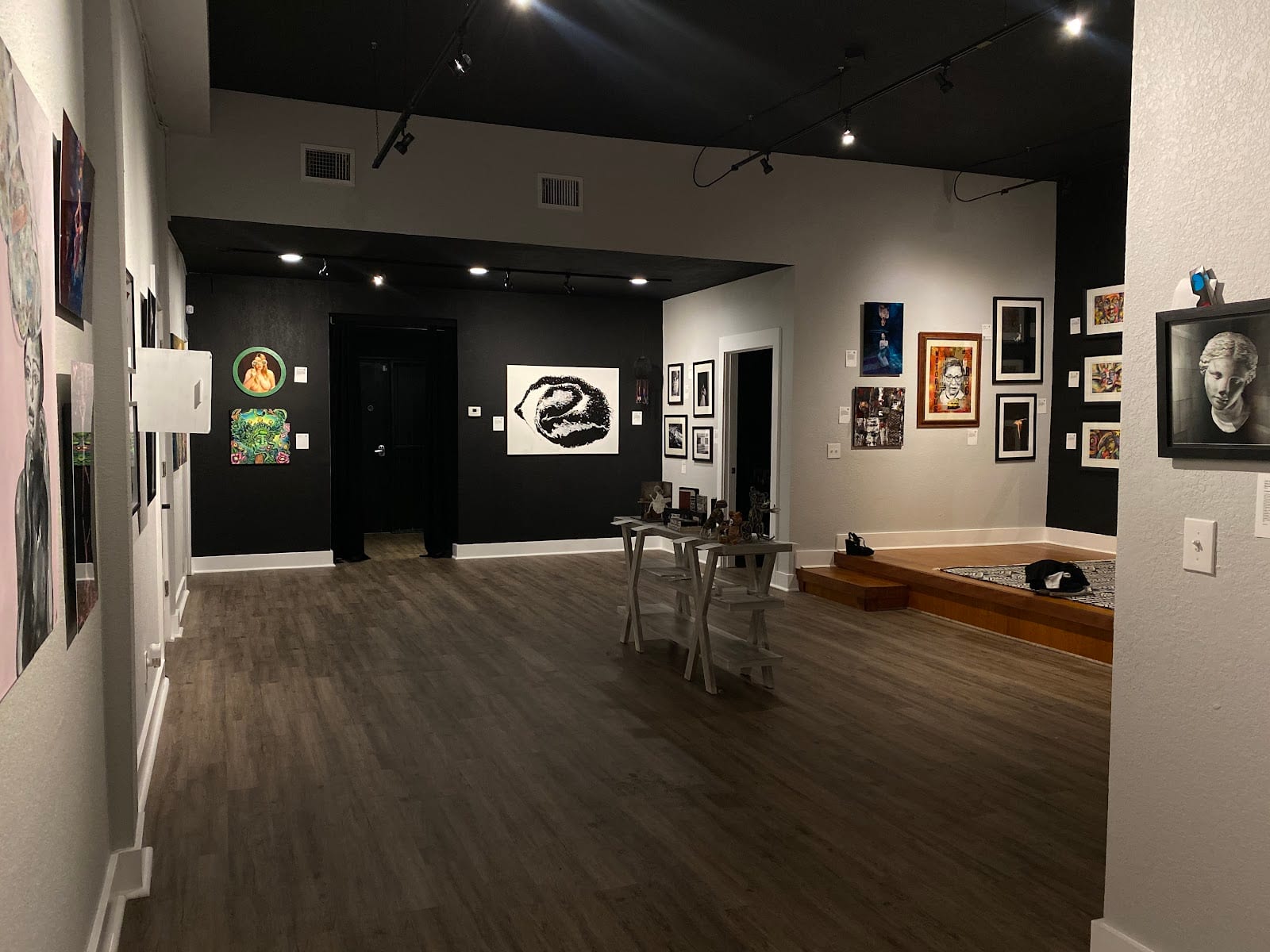 House of Shadows Creative Gallery & Market, photo 2