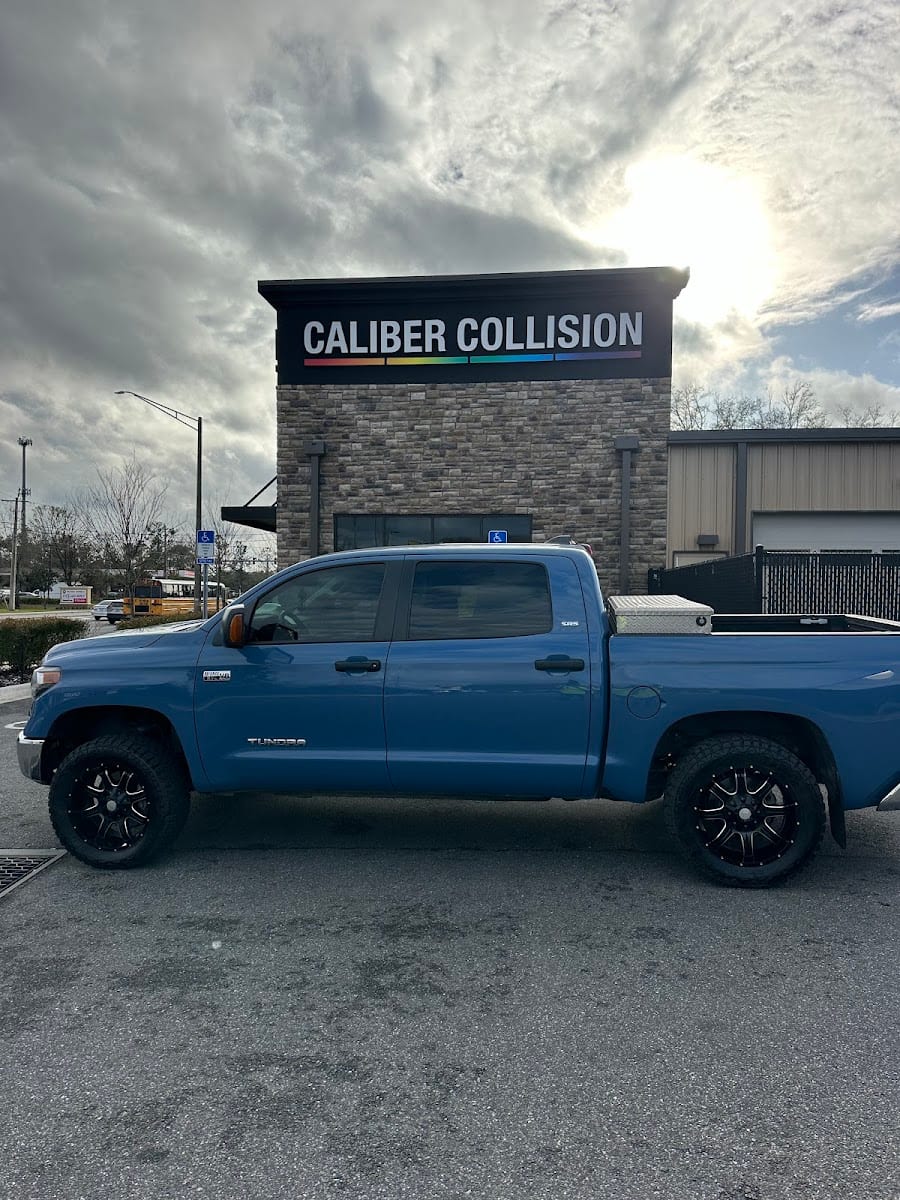 Caliber Collision, photo 3