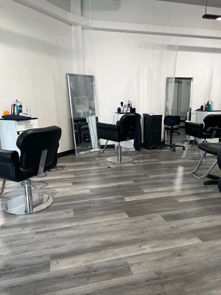 Salon Fifth Image