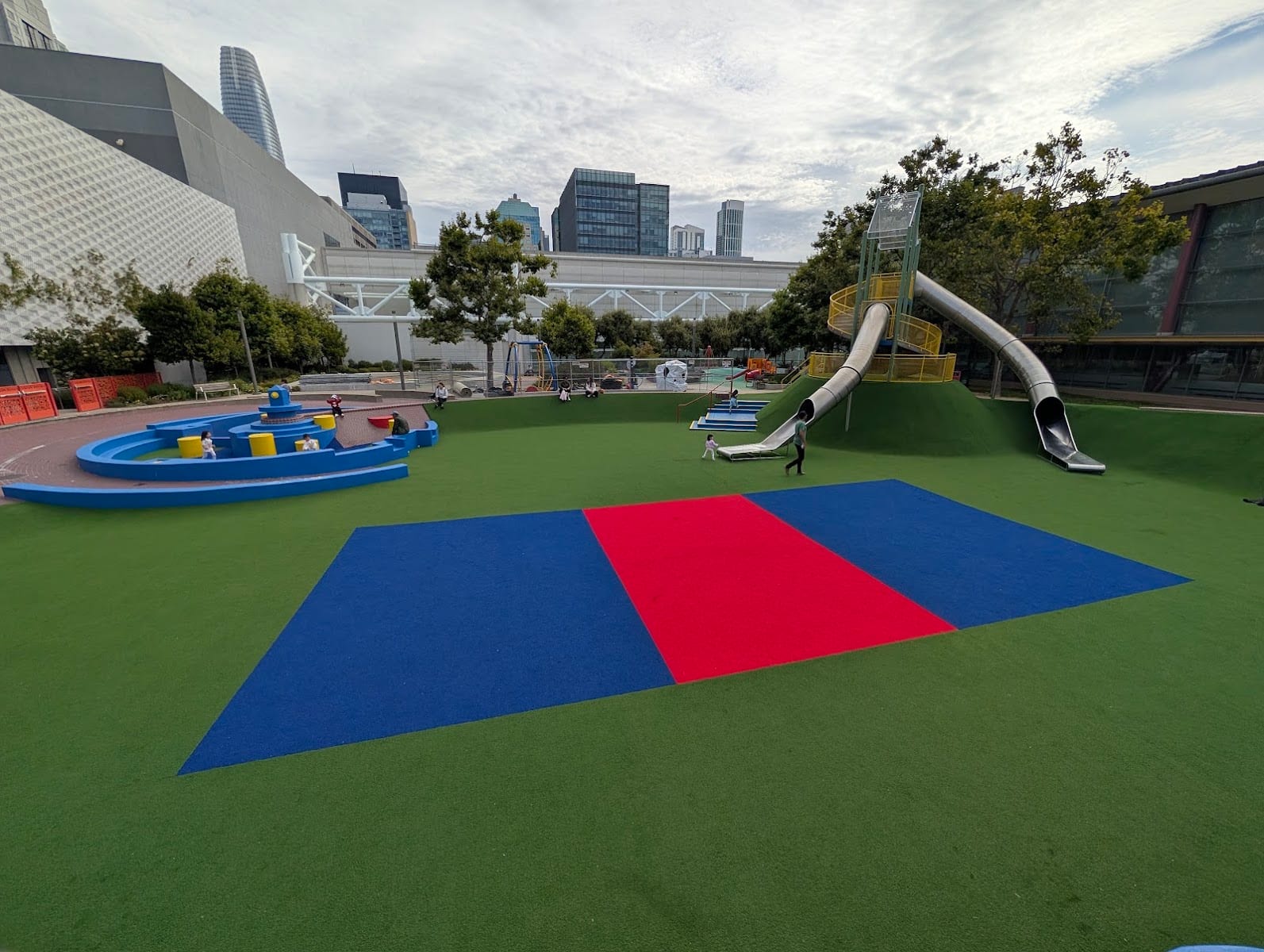 Playground, photo 2