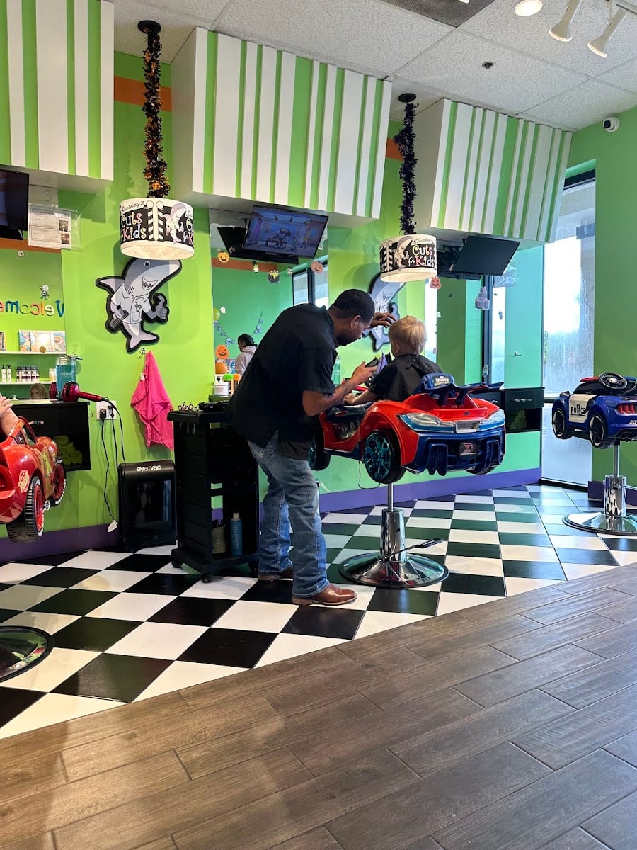 Sharkey's Cuts For Kids, photo 2