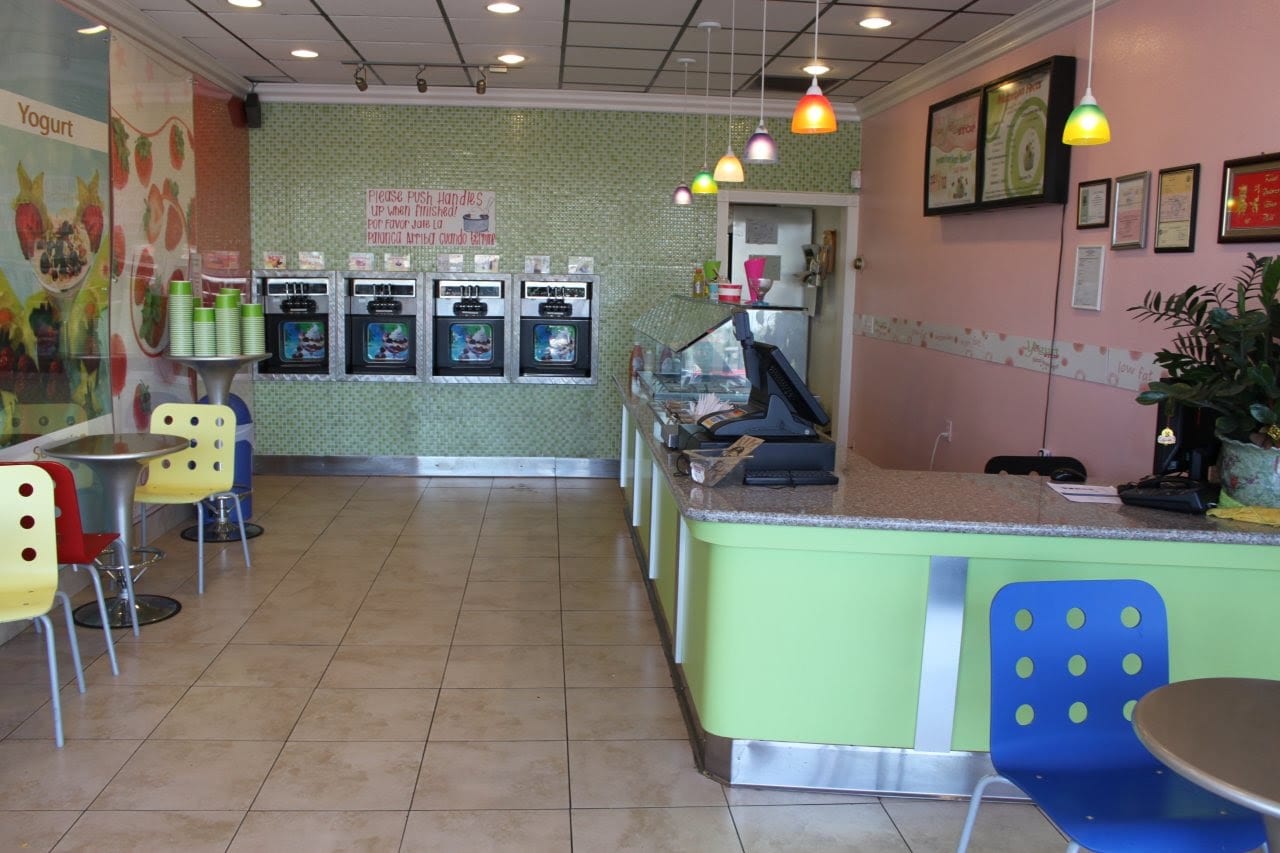 DJ'S YOGURT STOP