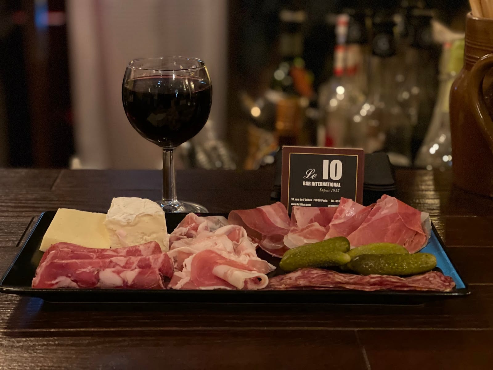 Le 10 Bar International