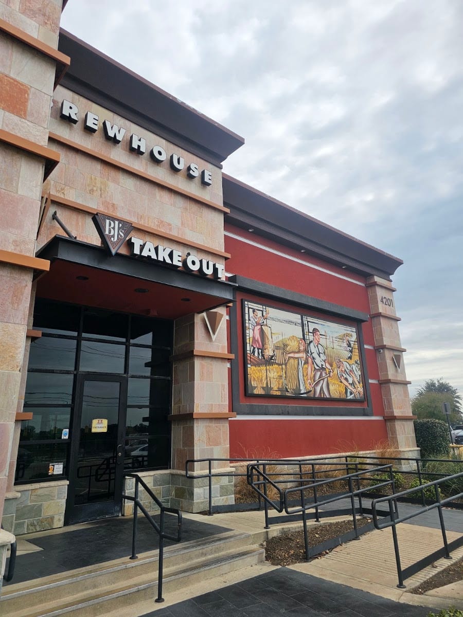 BJ's Restaurant & Brewhouse, photo 4