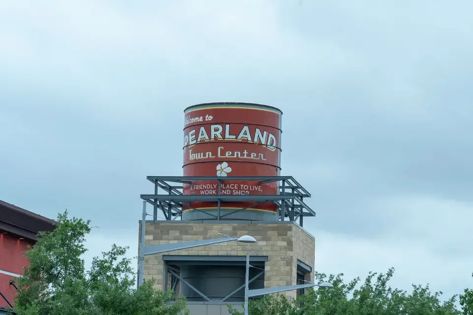 Pearland's Big Bet: Applied Optoelectronics Fuels AI & Cloud Boom—Gamechanger or Gamble?