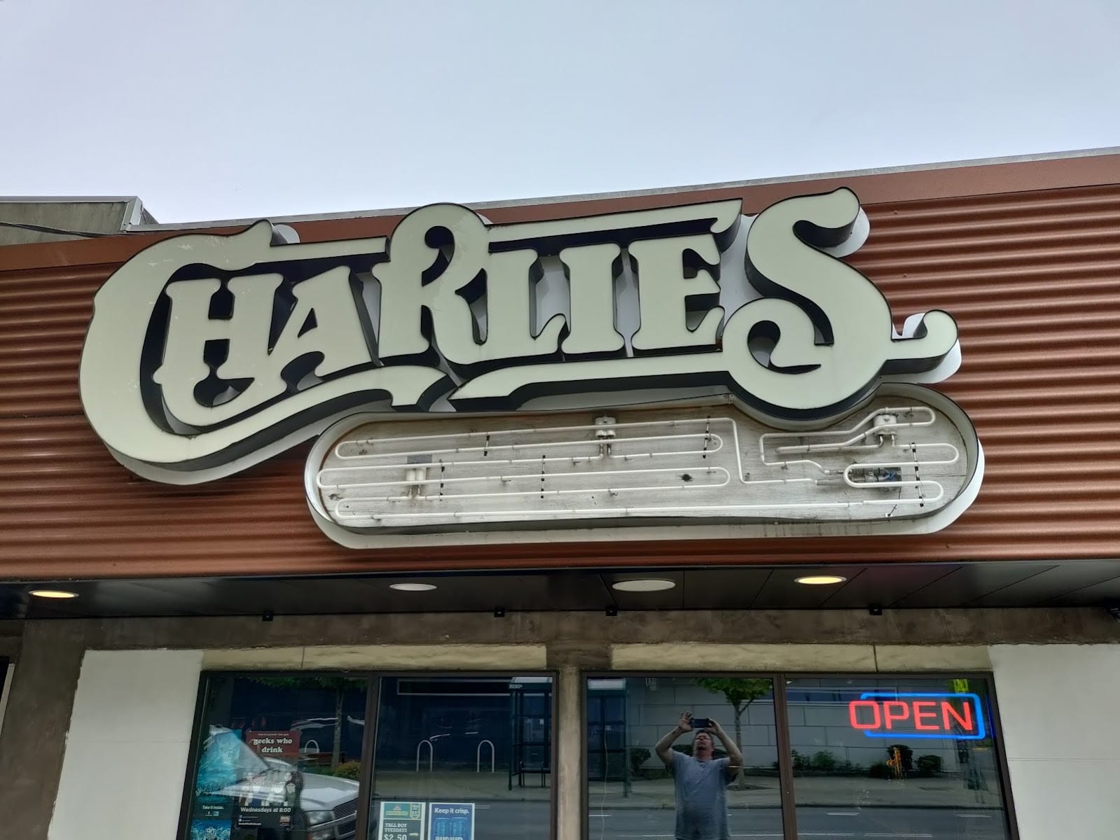 Charlie's Bar & Grill