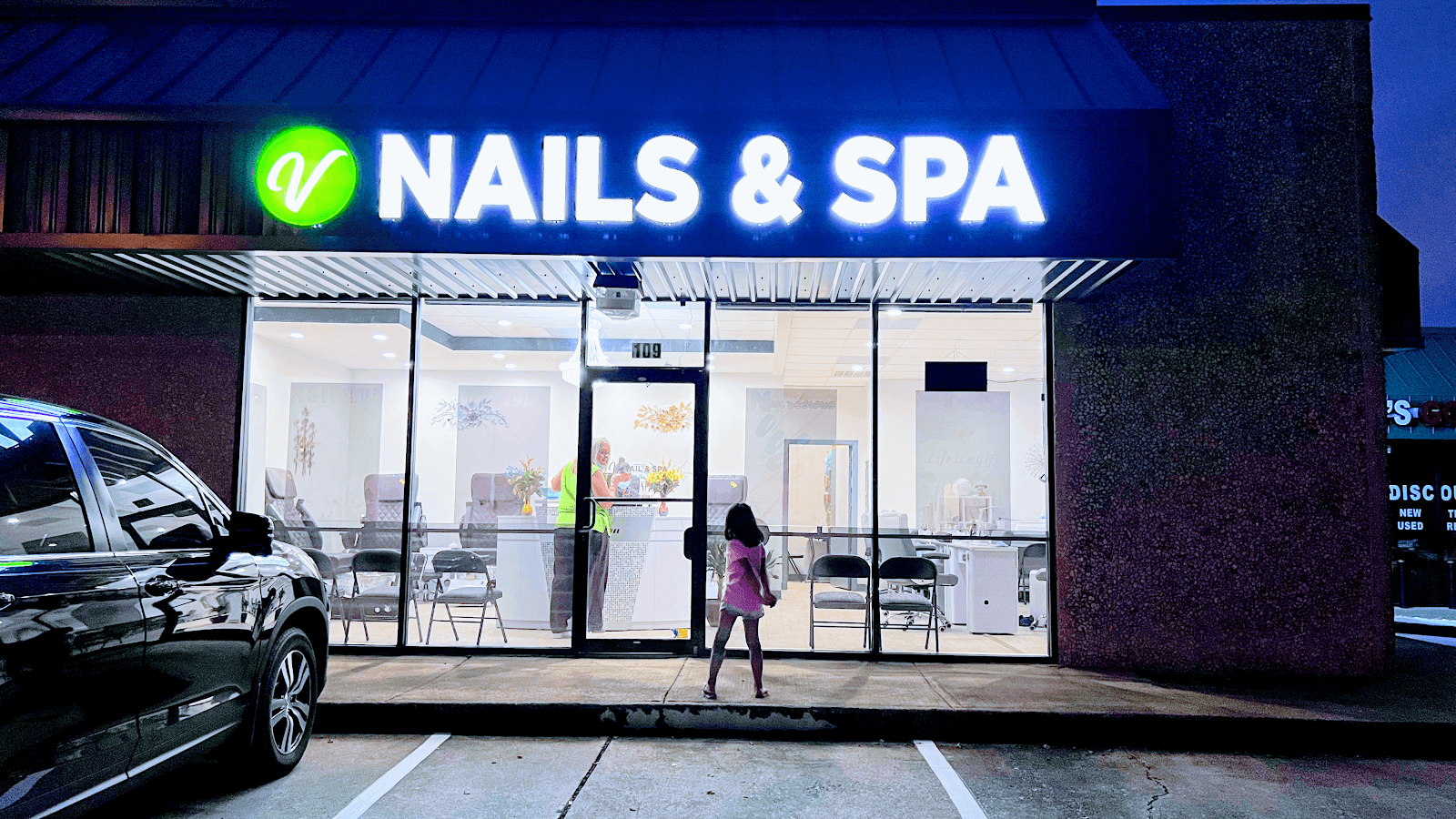 V NAILS & SPA IN CARROLLTON, photo 2