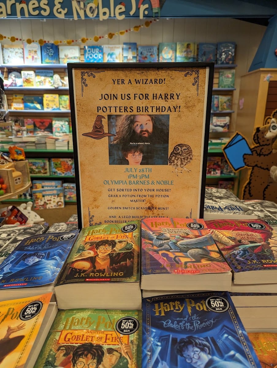 Barnes & Noble, photo 3