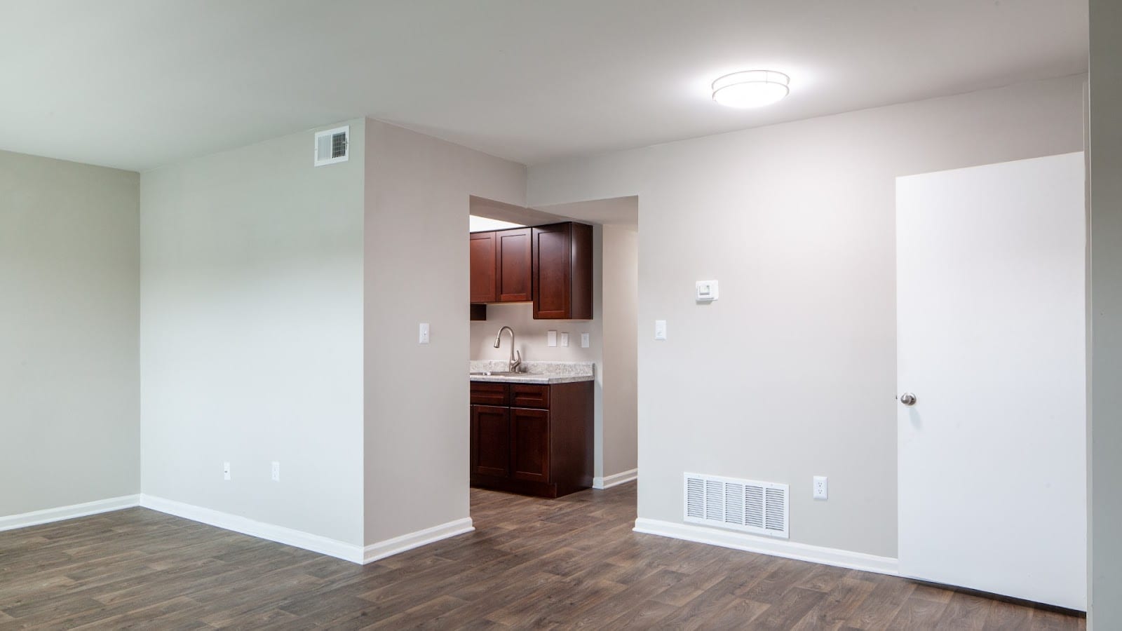 Coliseum Gardens Apartments, photo 3