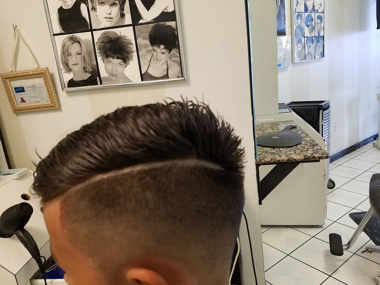 Latino's beauty salon