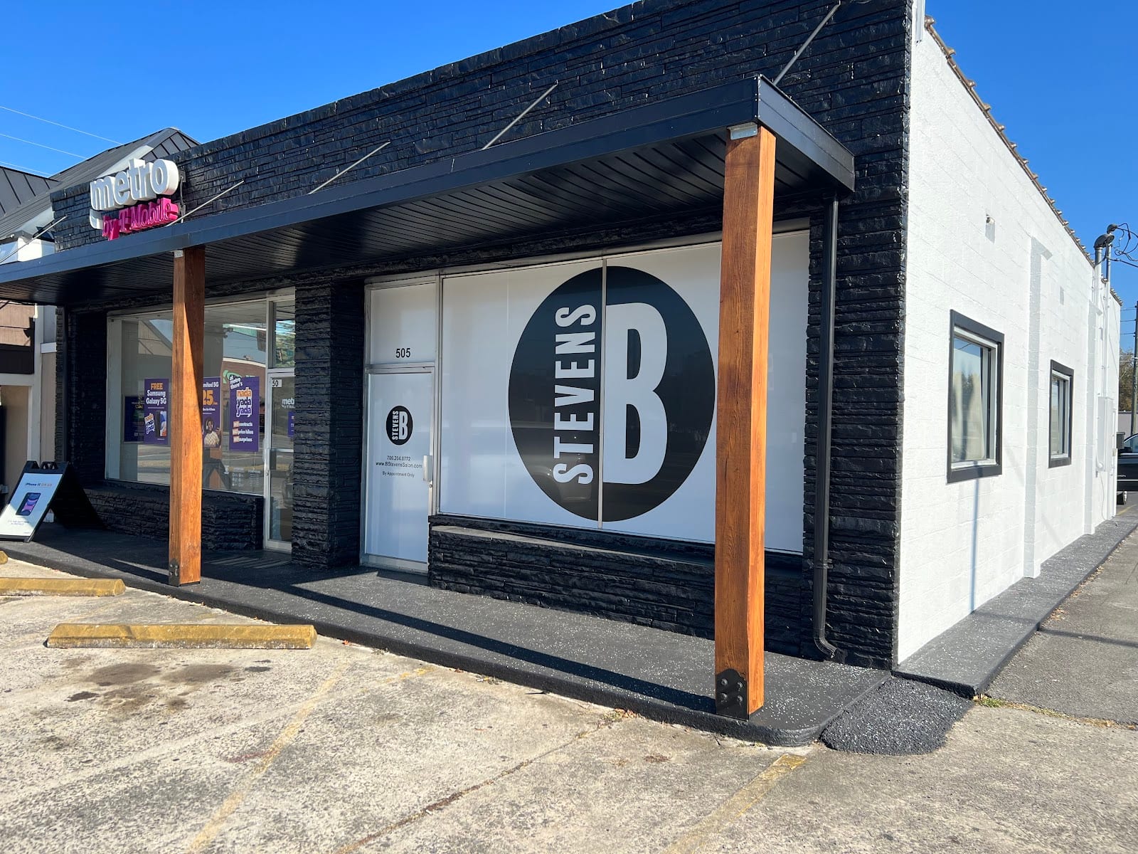 B. Stevens Salon, photo 2