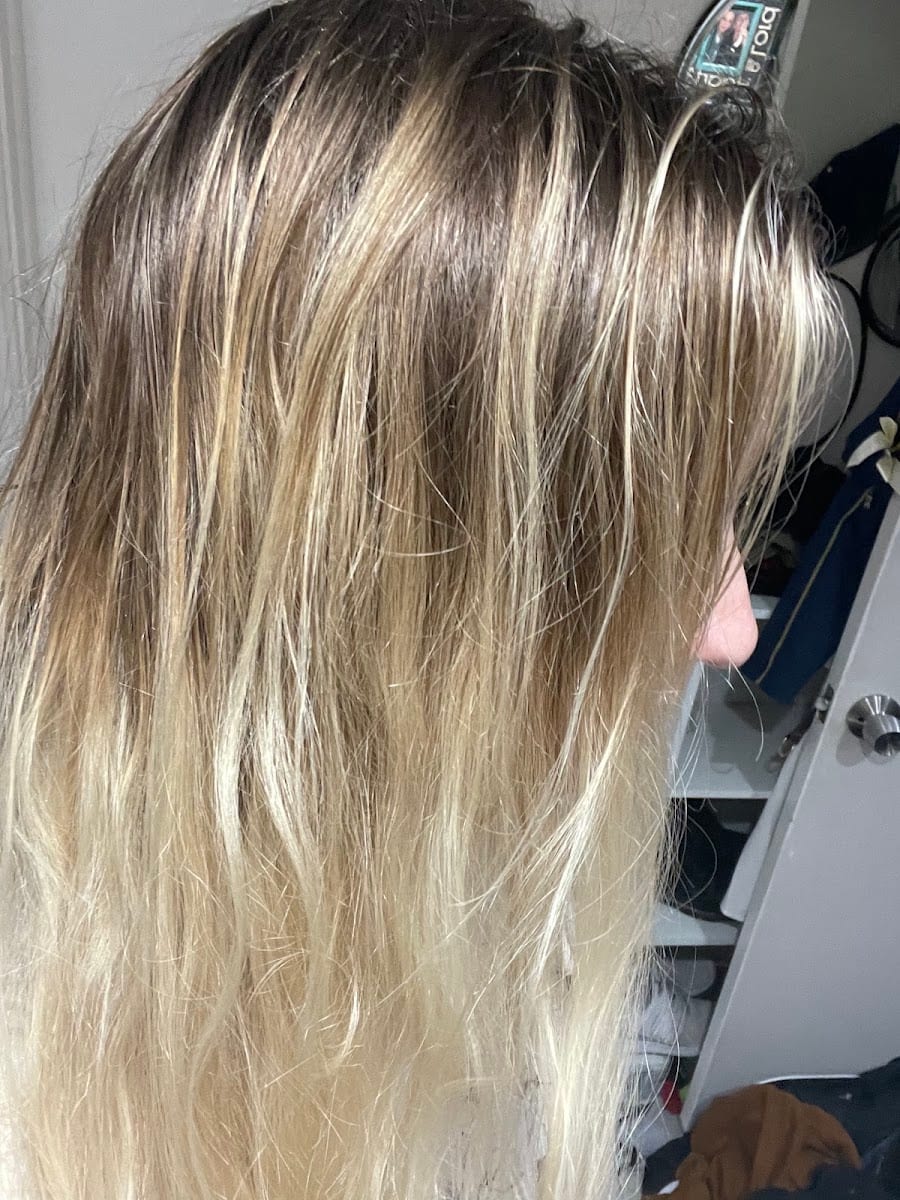 Lot 8 Salon