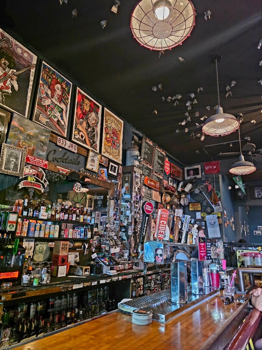 Bender's Bar & Grill, photo 2