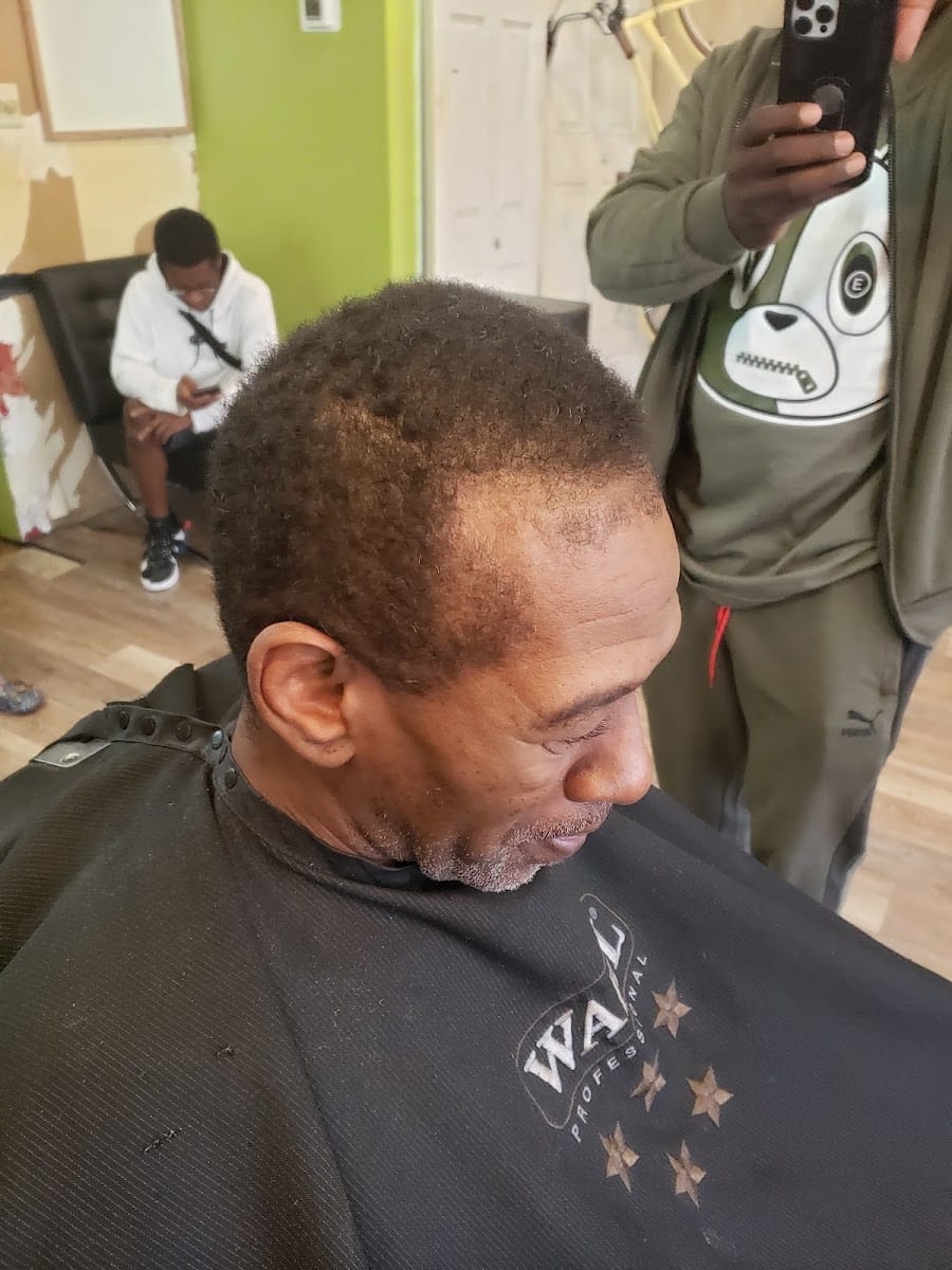 BIG B'S BARBERSHOP, photo 3