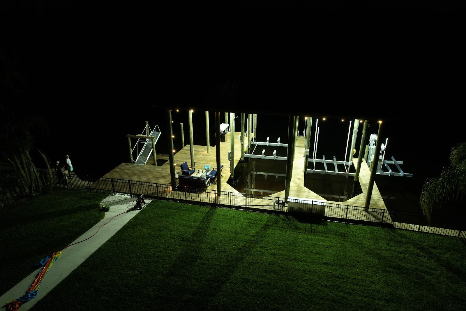 Dependent Electric, photo 2