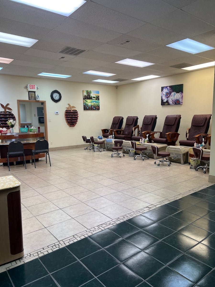 Chic Nails and Spa