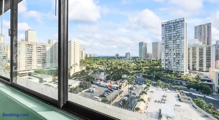Hotel-Condo KING BED Studio- Resort Pool & View, photo 3