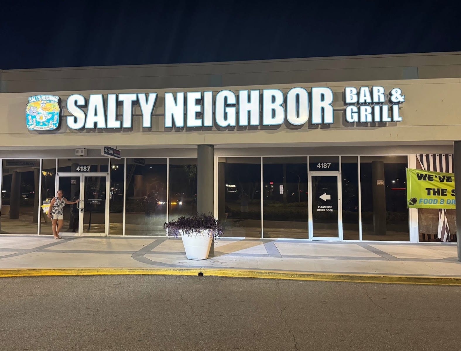 Salty Neighbor Bar & Grill