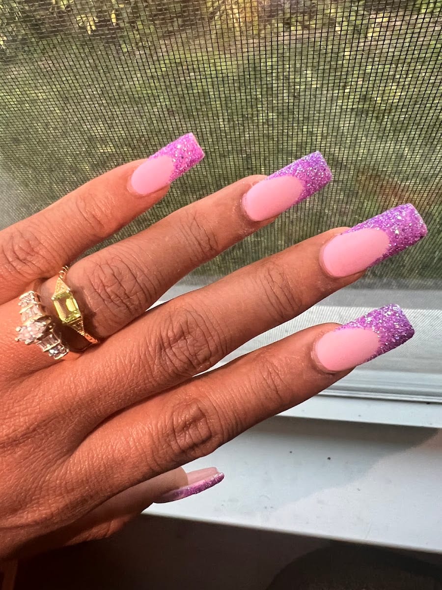 J Nails Lounge