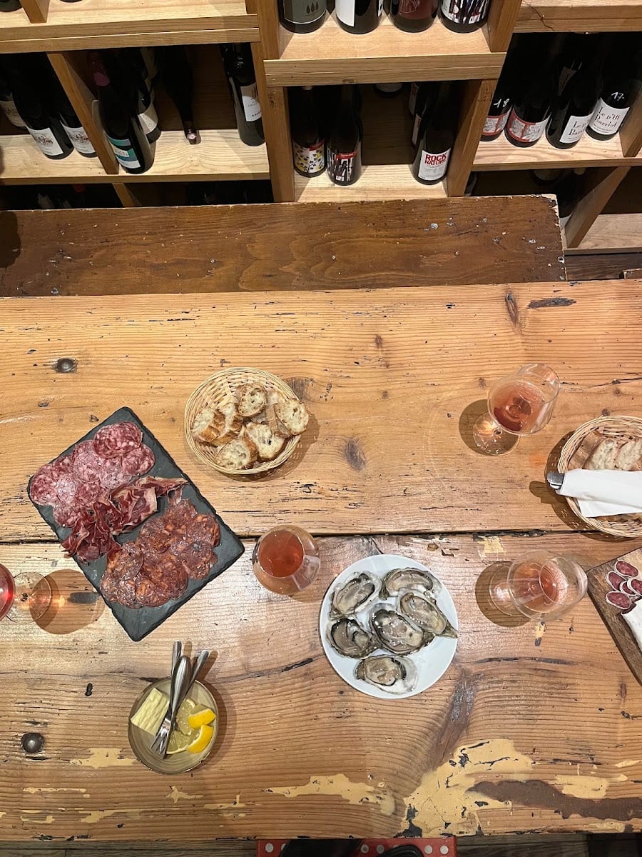 Les Caves de Prague - Cave et Bar à vin