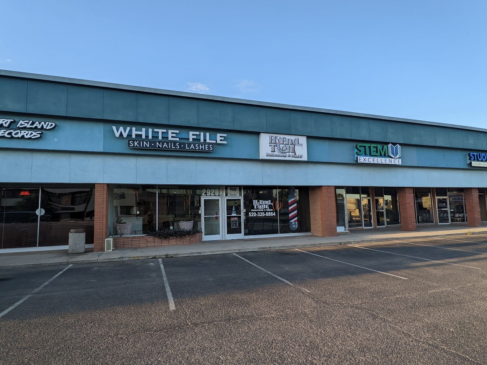 White File, photo 2