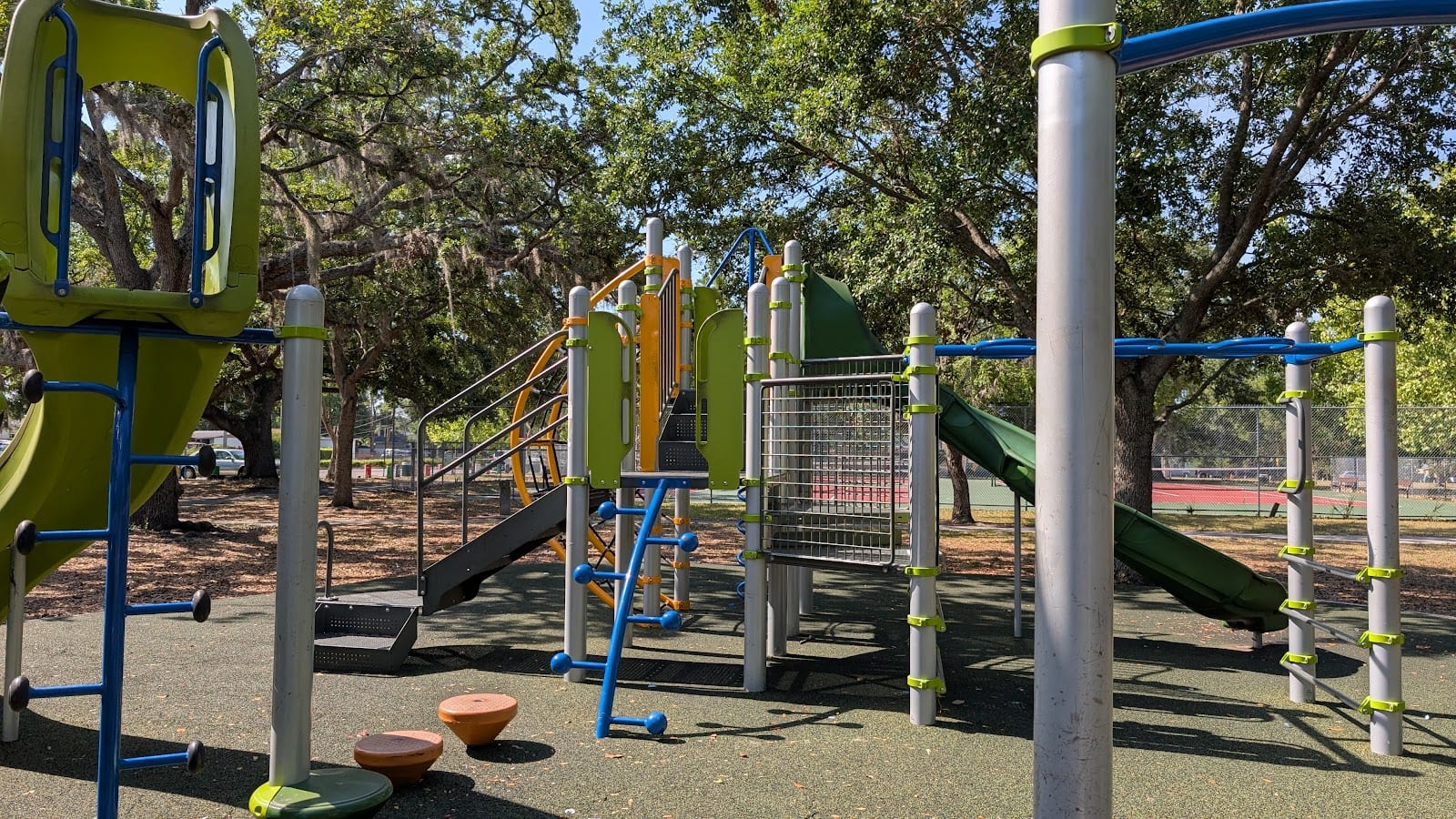 Playground, photo 2
