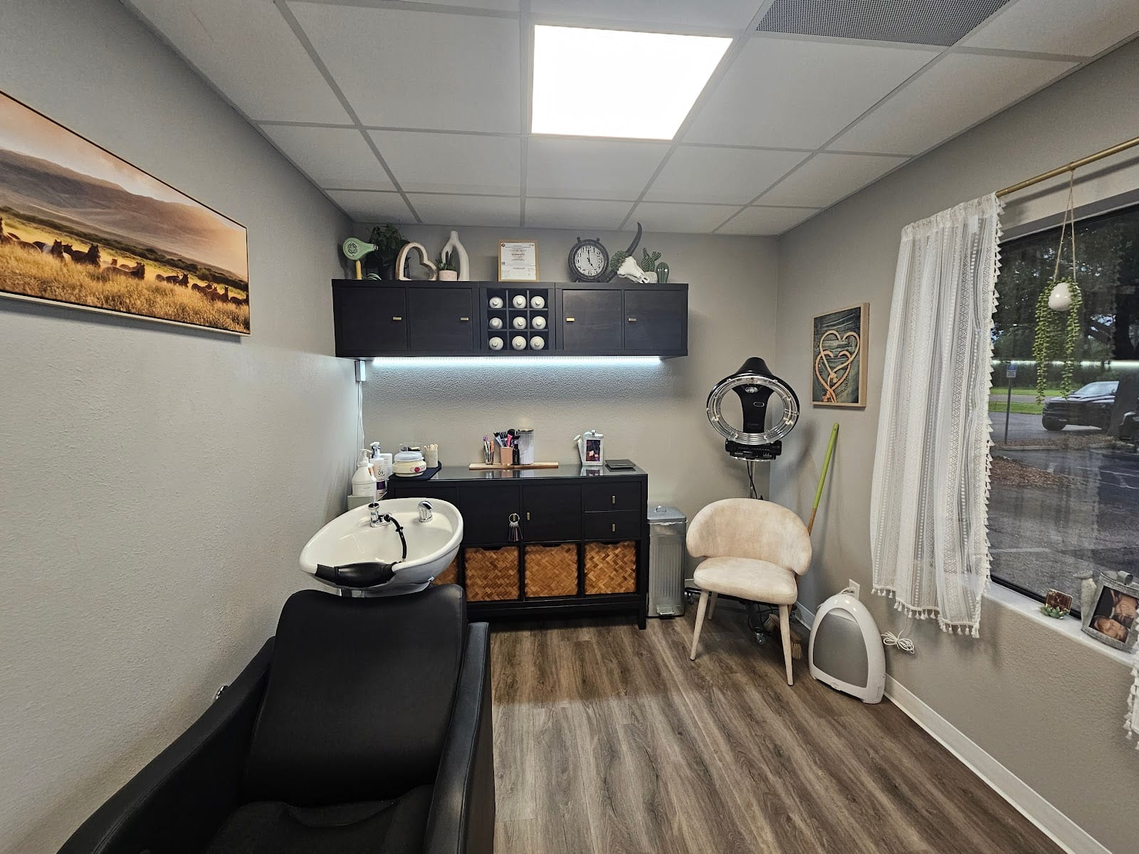 White Cactus Salon Suites, photo 3