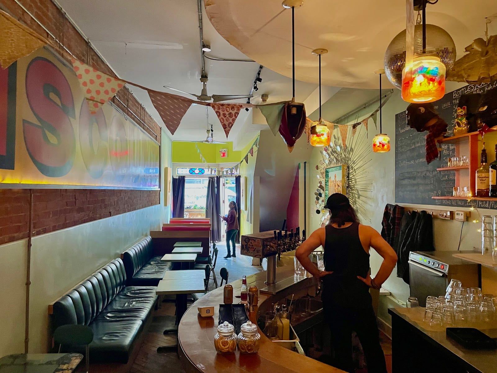 Embassy Bar, photo 2
