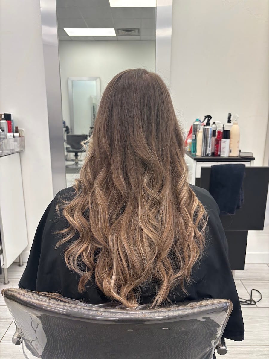 Lot 8 Salon, photo 3