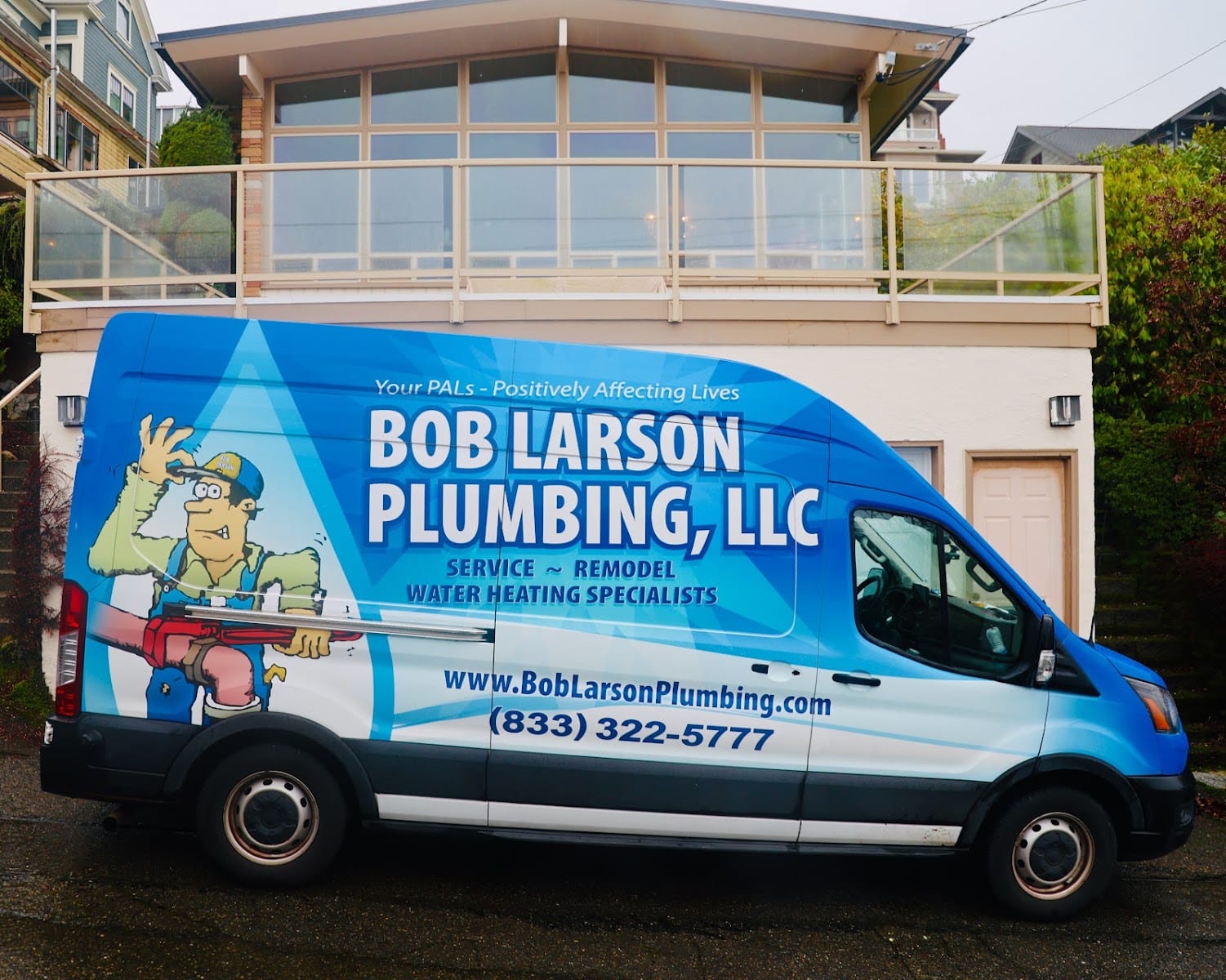 Bob Larson P​​​​​​​​​​​​l​​​​​​​u​​​​​​​m​​​​​​​​b​​​​​ing
