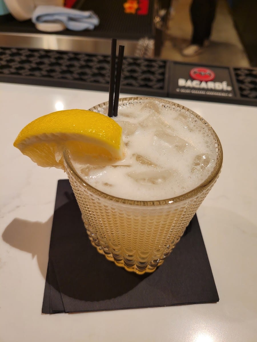 evo Hotel Crown Bar, photo 3
