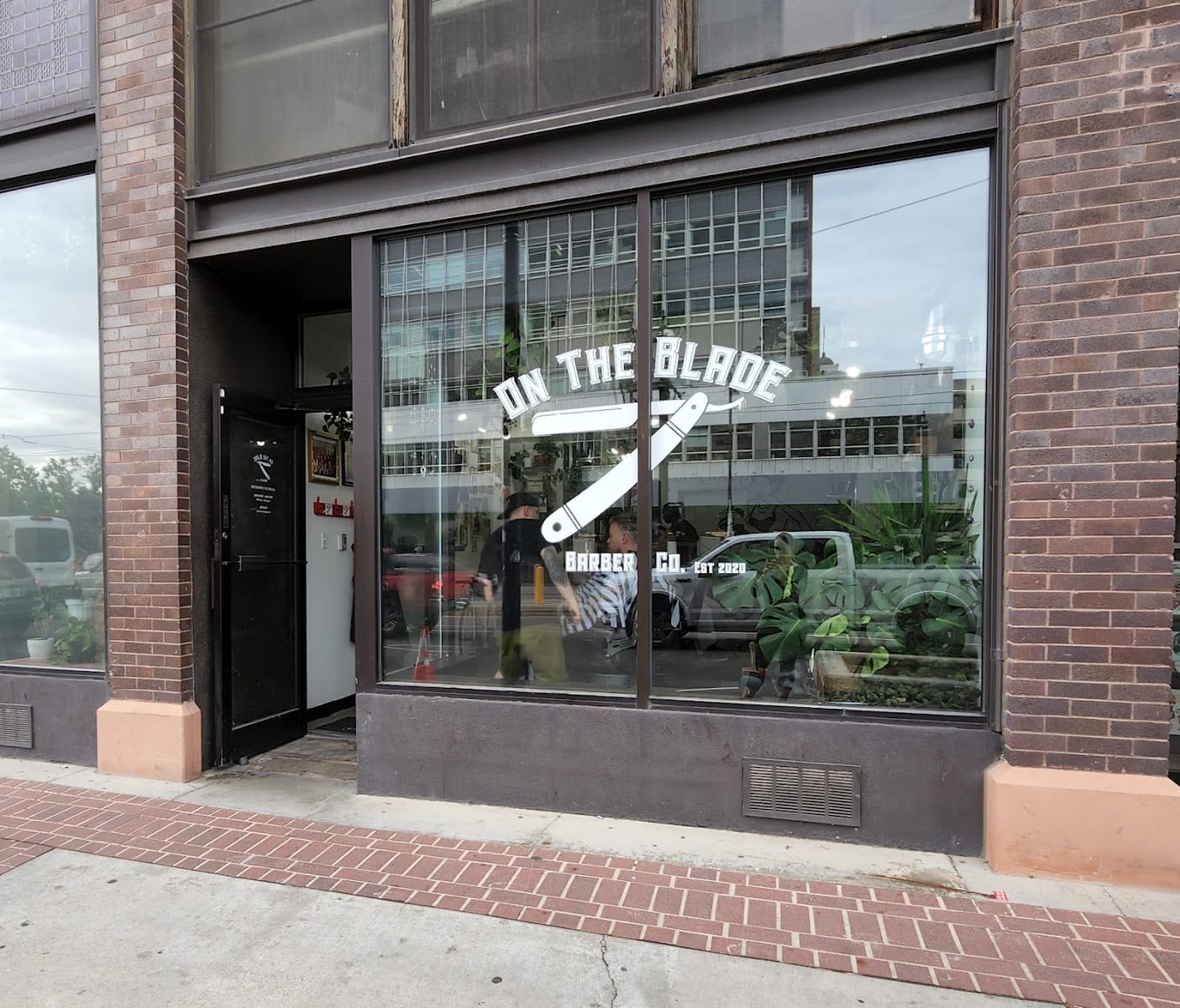 On The Blade Barber Company, photo 3