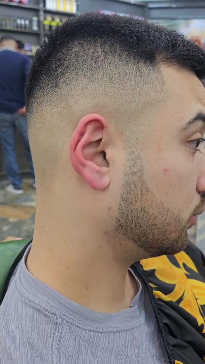 Master of Barbers, photo 3