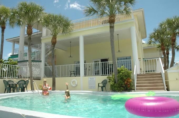 Englewood Bay Motel & Apartments
