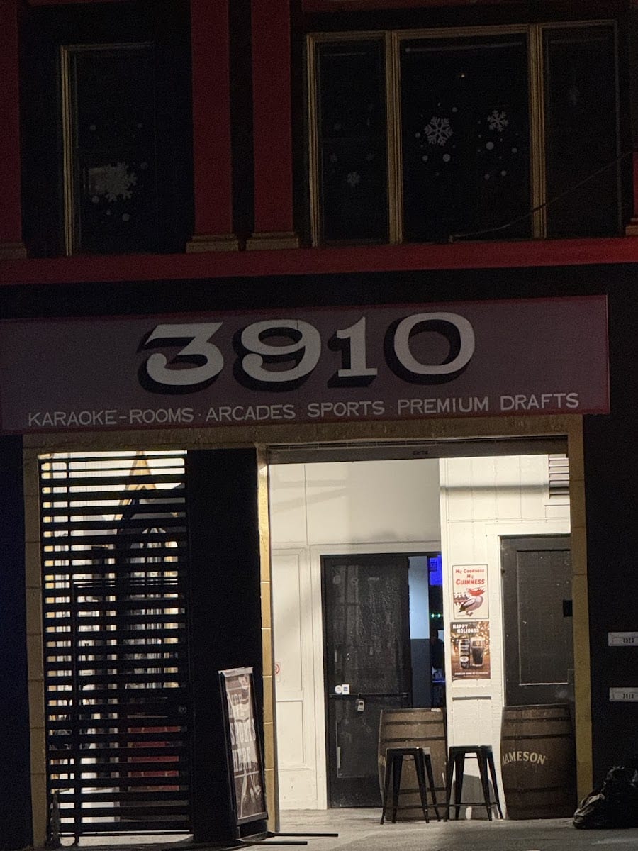 3910 Lounge
