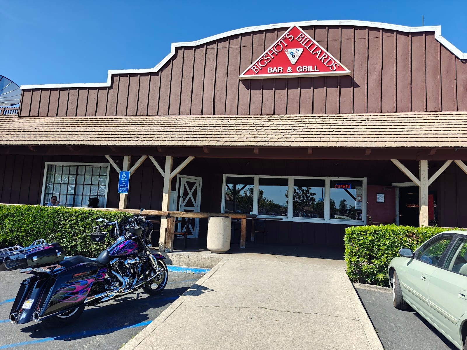 Bigshots Billiards Bar & Grill