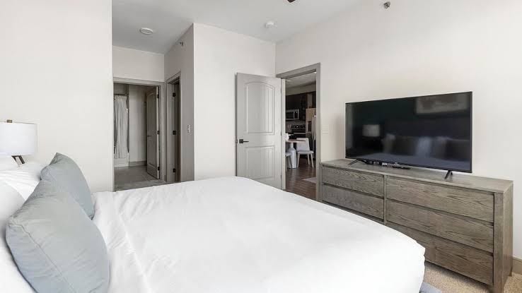 Landing | Modern 1BD, Gym, Clubhouse, photo 2