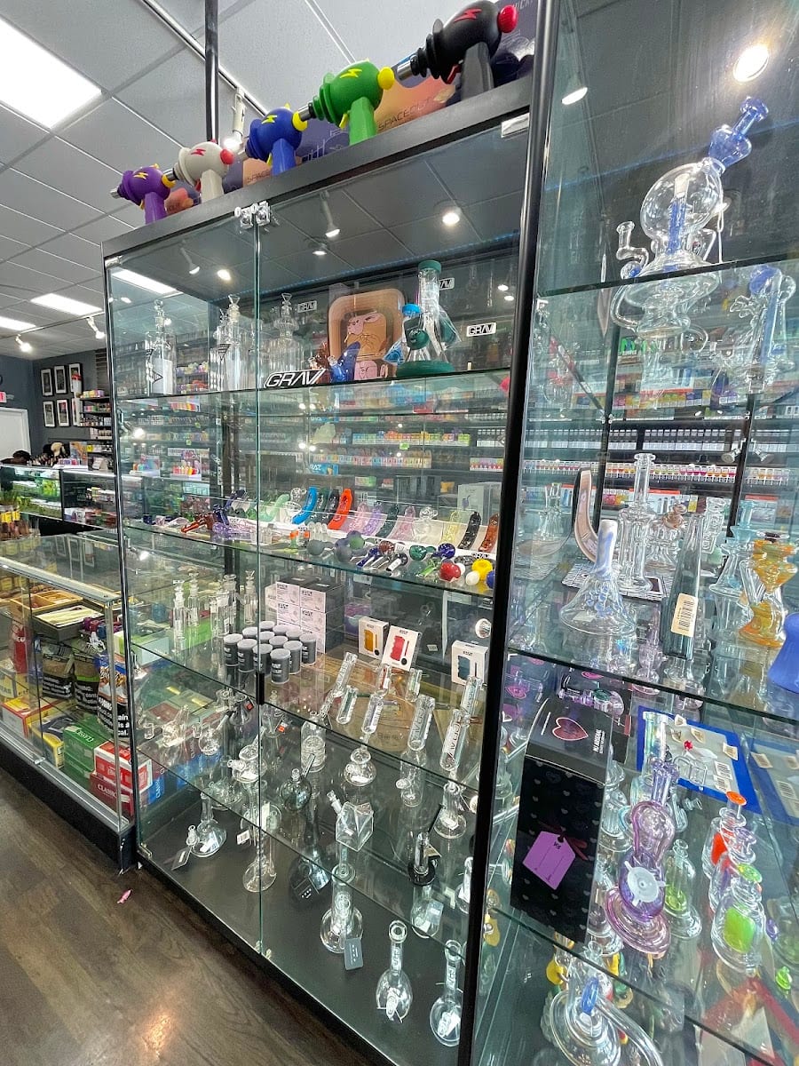 Twist Smoke Shop, photo 3