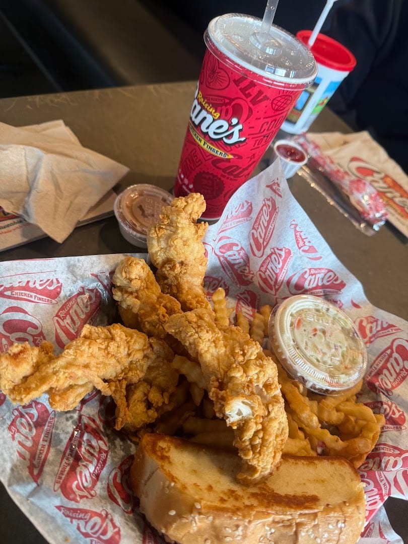 Raising Cane's Chicken Fingers, photo 3
