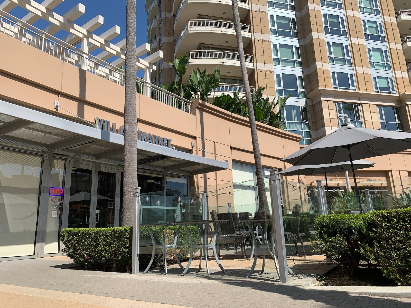Villa Market & Winecafe